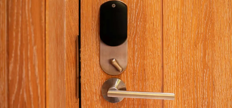 Automatic Locking Door Knob Vineyard